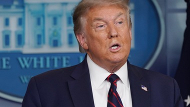 Coronavirus, Trump ci ripensa: "Mettete la mascherina"