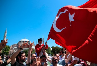 Coronavirus, Turchia: troppi fedeli, bloccati gli accessi a Santa Sofia