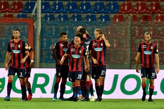 Diretta Livorno-Crotone dalle 18.45: probabili formazioni e dove vederla in tv