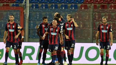 Diretta Livorno-Crotone dalle 18.45: probabili formazioni e dove vederla in tv