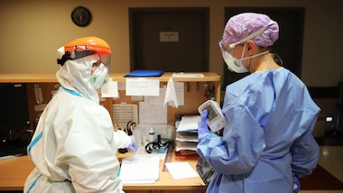 Coronavirus, i dati in Italia: decessi al minimo e la curva cala