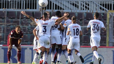 A Crotone esplode la gioia: festa promozione fino all'alba