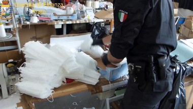 Coronavirus, Tarro: "Mascherine? Utilizzo da rivedere"