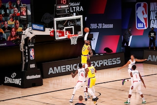 Nba, si riparte nel segno di LeBron e Davis. Male Melli, zero punti