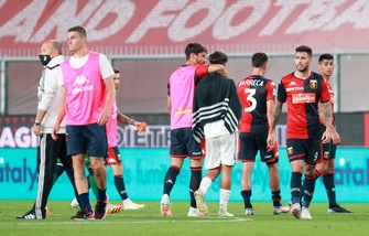 Genoa, ultrà contro proprietà e giocatori: striscioni al Signorini