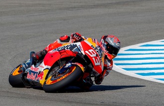 MotoGp, Marc Marquez sorridente e tutore al braccio da “Robocop”