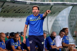 Juve Stabia, sollevati dall'incarico Caserta e Polito