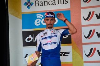 Alaphilippe al via del Giro del Delfinato con la sua QuickStep