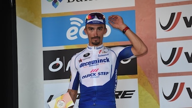 Alaphilippe al via del Giro del Delfinato con la sua QuickStep