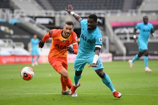 Milan su Aurier ma il Tottenham spara alto