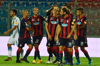 Crotone, ufficiale il rinnovo di Festa fino al 2022