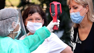 Coronavirus, i dati in Italia: contagi in risalita, 523 in più