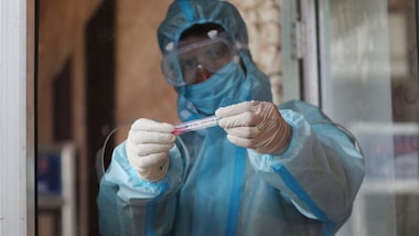 Coronavirus, 574 positivi e 3 morti oggi in Italia