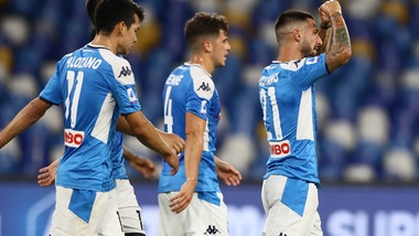 Napoli, raduno tra precauzioni e attesa di mercato