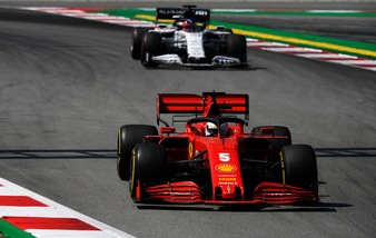Gp Spagna, Vettel settimo e Leclerc ritirato: Hamilton vince su Verstappen