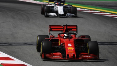 Gp Spagna, Vettel settimo e Leclerc ritirato: Hamilton vince su Verstappen