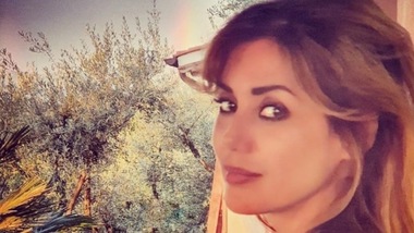 Daniela Martani fuori controllo: si rifiuta di indossare la mascherina sul traghetto