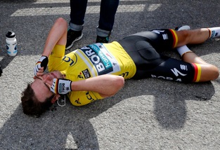 Schachmann, la donna che l'ha investito al Giro di Lombardia è stata multata