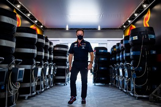 F1, Horner: "Difficile essere compagno di Verstappen o Hamilton"