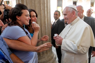 Coronavirus, il Papa: "Sul vaccino priorità a chi ha bisogno, non ai ricchi"