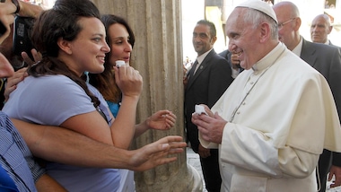 Coronavirus, il Papa: "Sul vaccino priorità a chi ha bisogno, non ai ricchi"