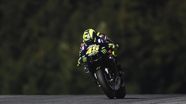 GP Stiria, caduta per Valentino Rossi nelle qualifiche: è fuori dopo il Q1