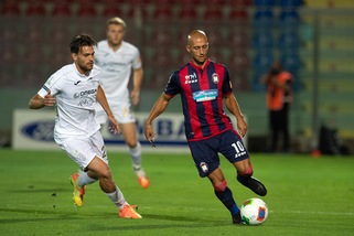 Crotone al lavoro dopo la Juve. Benali in gruppo, Riviere a parte