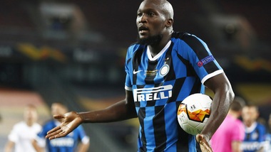 Inter, i tifosi consolano Lukaku sui social: #WeLoveYouRom è virale