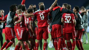 Champions, trionfo Bayern: parte la festa in campo