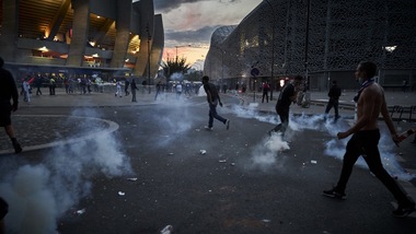 Psg ko con il Bayern, scontri nella notte a Parigi: 148 arresti