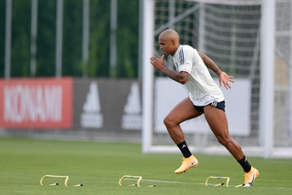 Juve, il bivio di Douglas Costa: né incedibile, né escluso