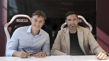 Torino, ecco Vojvoda: le foto con Vagnati