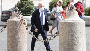 Coronavirus, De Luca: "Riapertura scuole? Impossibile in queste condizioni"