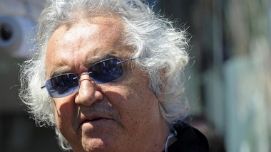 Coronavirus, Briatore dimesso sabato: "Continuerà le cure a casa"