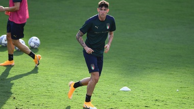 Italia, problema muscolare per Bastoni: lascia il ritiro