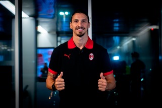 Ibrahimovic ha firmato con il Milan: ha ripreso la numero 11
