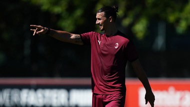 Milan, Ibrahimovic guida i compagni in allenamento