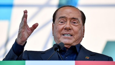 Coronavirus, Berlusconi positivo: "Continuo la battaglia"