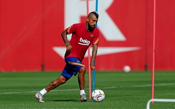 Vidal si allena con il Barcellona: l'Inter lo aspetta ancora
