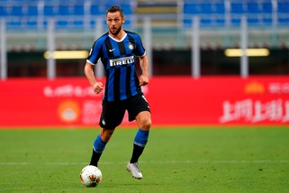 De Vrij, per l'Inter passa la paura: lieve distorsione alla caviglia