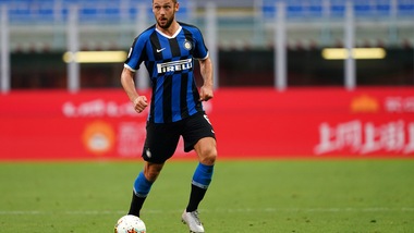 De Vrij, per l'Inter passa la paura: lieve distorsione alla caviglia