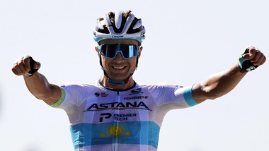 Tour de France: Lutsenko vince la sesta tappa, Yates resta in giallo