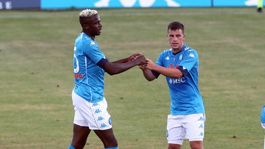 Napoli, Osimhen continua a stupire: tripletta al Teramo