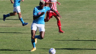 Osimhen show, il Napoli sogna: tripletta e standing ovation