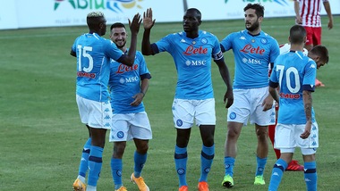 Napoli, tamponi negativi per squadra e staff