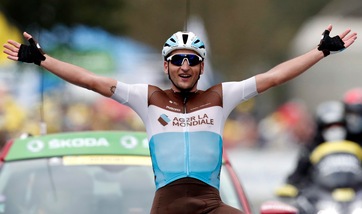 Tour de France, Peters vince sui Pirenei: Yates resta maglia gialla