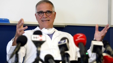 Zangrillo su Berlusconi: "Sta reagendo, ma non si canti vittoria"