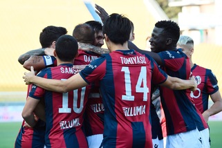 Bologna, presentate le divise per la nuova stagione