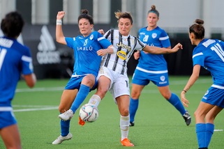 La Juve batte 2-0 il San Marino e resta in vetta con Milan e Fiorentina