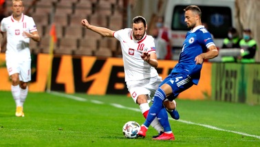 La Polonia senza Szczesny ringrazia Glik, Dzeko entra ma non incide: Bosnia sconfitta 1-2